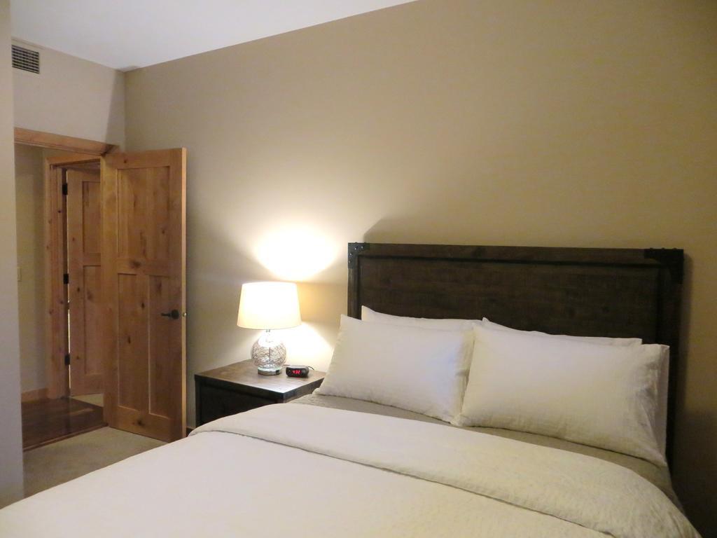 Luxury Canmore Vacations Δωμάτιο φωτογραφία